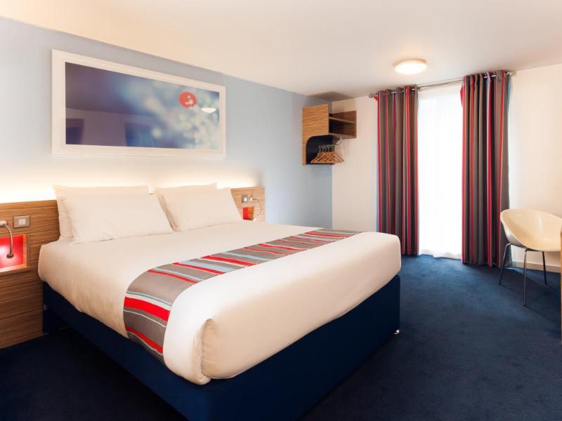 Travelodge Paignton Seafront Exterior photo