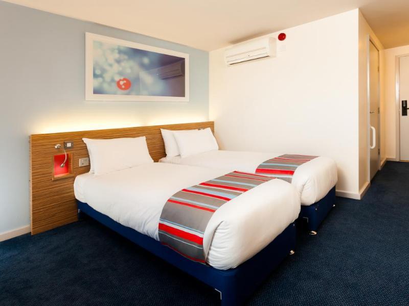 Travelodge Paignton Seafront Exterior photo